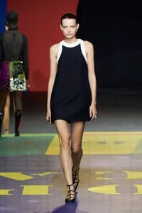 defile-christian-dior-printemps-ete-2022-paris-look-27.thumb.jpg.57f783ace245a9c88b9ed7d27e082690.jpg