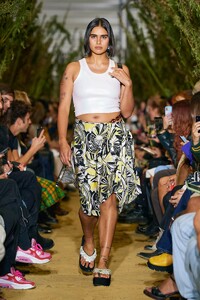 defile-coperni-printemps-ete-2022-paris-look-11.thumb.jpg.7a9a96b6205b9321933aecf51d085df4.jpg