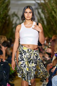 defile-coperni-printemps-ete-2022-paris-look-12.thumb.jpg.2341802df00571483c383e30335b3e13.jpg