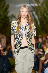 defile-coperni-printemps-ete-2022-paris-look-14.thumb.jpg.0fa101504d582c82dc98448c841582b3.jpg