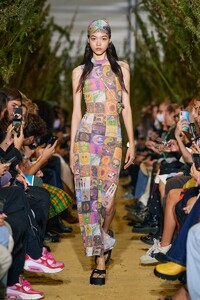 defile-coperni-printemps-ete-2022-paris-look-29.thumb.jpg.b8b0d2711725ed00b23efeefd2cb6b42.jpg