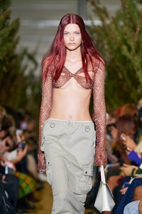 defile-coperni-printemps-ete-2022-paris-look-32.thumb.jpg.813f96232c5e653107c24495c666c9ca.jpg