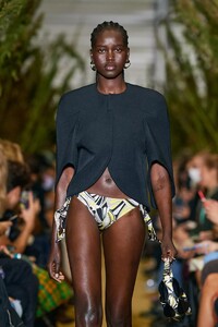 defile-coperni-printemps-ete-2022-paris-look-4.thumb.jpg.90e81eb93c693aeabfd385985587816a.jpg