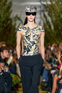 defile-coperni-printemps-ete-2022-paris-look-8.thumb.jpg.55e9a3341a52be3c465810bf70986efe.jpg
