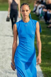 defile-courreges-printemps-ete-2022-paris-look-56.thumb.jpg.6159a92065205226febebe32f1b5f1bd.jpg