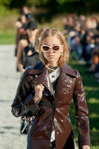 defile-courreges-printemps-ete-2022-paris-look-81.thumb.jpg.67b53adff5ccdb4765969f20642d4297.jpg