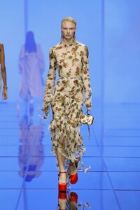 defile-del-core-printemps-ete-2022-milan-look-8.thumb.jpg.bd6a7c1d3fdd2bc137a684be27795650.jpg