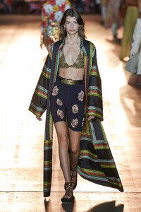 defile-etro-printemps-ete-2022-milan-look-27.thumb.jpg.f37b8f7f856ec7be92a3a0b062a95d4a.jpg