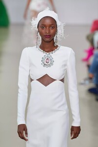 defile-giambattista-valli-printemps-ete-2022-paris-look-117.thumb.jpg.4abc984f50e640a4749f599bdb0921ed.jpg