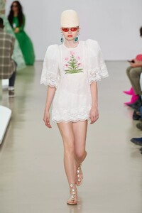 defile-giambattista-valli-printemps-ete-2022-paris-look-19.thumb.jpg.efa1ebc2bc55dee2cee40908ad2058d9.jpg