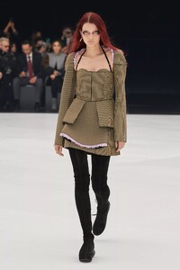 defile-givenchy-printemps-ete-2022-paris-look-21.thumb.jpg.2392072a46fce35eed83d44aa8ed0df3.jpg