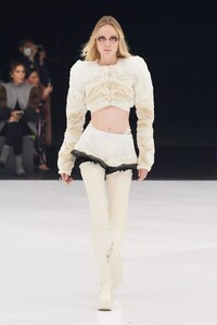 defile-givenchy-printemps-ete-2022-paris-look-75.thumb.jpg.5588bf1f2e91b09d6be1acd0246fbe98.jpg