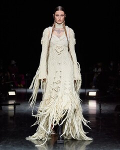 defile-jean-paul-gaultier-automne-hiver-2021-2022-paris-look-16.thumb.jpg.d47b47b5f99b4011053679eca5fcde0b.jpg