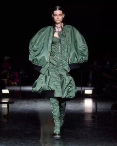 defile-jean-paul-gaultier-automne-hiver-2021-2022-paris-look-9.thumb.jpg.d8431bf455eb4219cfa4ecb78213ff2e.jpg