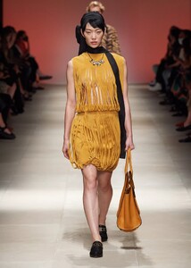 defile-salvatore-ferragamo-printemps-ete-2022-milan-look-14.thumb.jpg.60c18f2e572e2997b743a72cf8438fca.jpg