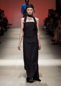 defile-salvatore-ferragamo-printemps-ete-2022-milan-look-39.thumb.jpg.9278dba19e570531cb56fad8ad2f9ec2.jpg