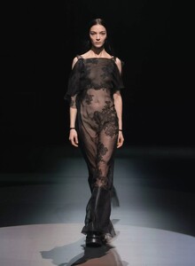 defile-valentino-automne-hiver-2021-2022-milan-look-18.thumb.jpg.39fc14407583b5da83ef2d4e08c7ce8e.jpg