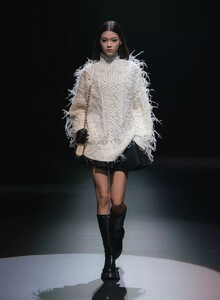 defile-valentino-automne-hiver-2021-2022-milan-look-52.thumb.jpg.f5772ae354708bd0ac01825a6d3fc57b.jpg