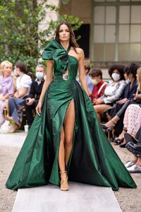 defile-zuhair-murad-automne-hiver-2021-2022-paris-look-43.thumb.jpg.faeced0636afd3d46466ab6d33ede98f.jpg