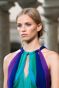 detail-defile-alberta-ferretti-printemps-ete-2022-milan-detail-139.thumb.jpg.0a89e945751ada3dd25de28bf1238918.jpg