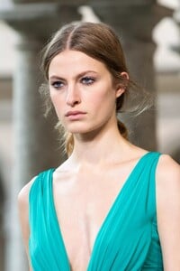 detail-defile-alberta-ferretti-printemps-ete-2022-milan-detail-148.thumb.jpg.818d454d483b67f47b9a361243748771.jpg