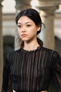 detail-defile-alberta-ferretti-printemps-ete-2022-milan-detail-16.thumb.jpg.e8eeb5b58cd1822681b635233488c805.jpg