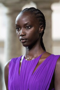 detail-defile-alberta-ferretti-printemps-ete-2022-milan-detail-161.thumb.jpg.052c7d480b4541d204785a07513f4ec0.jpg