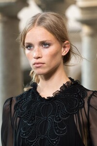 detail-defile-alberta-ferretti-printemps-ete-2022-milan-detail-27.thumb.jpg.0035eb392d81aba4605827faf3e2bc76.jpg