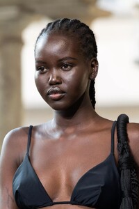 detail-defile-alberta-ferretti-printemps-ete-2022-milan-detail-67.thumb.jpg.2f6ecc538ebdc3943e35f4e4a4254ef2.jpg