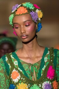 detail-defile-anna-sui-printemps-ete-2022-new-york-detail-5.thumb.jpg.76d38a6acfb7d81d4aa513a4267857d9.jpg