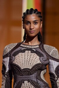 detail-defile-balmain-printemps-ete-2022-paris-detail-235.thumb.jpg.d3215d8150e77a0f11b7587f37798cca.jpg