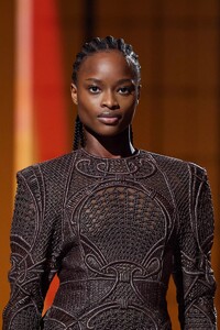 detail-defile-balmain-printemps-ete-2022-paris-detail-241.thumb.jpg.abe7f759dc5232271fda90a23d18ec84.jpg