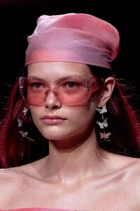 detail-defile-blumarine-printemps-ete-2022-milan-detail-64.thumb.jpg.8520862b79bc6a18b35326c05b08457b.jpg