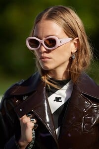 detail-defile-courreges-printemps-ete-2022-paris-detail-128.thumb.jpg.3ed4b8b2d6cb8961d05ebed59e098bde.jpg