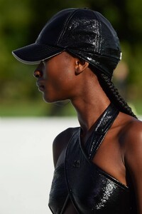 detail-defile-courreges-printemps-ete-2022-paris-detail-131.thumb.jpg.2774efad711ef20d9279bd8e362f5819.jpg