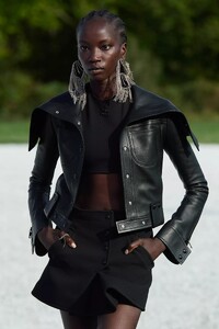 detail-defile-courreges-printemps-ete-2022-paris-detail-86.thumb.jpg.e18e677513d66349d9c6b766eac0c7cf.jpg