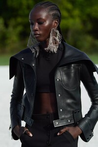 detail-defile-courreges-printemps-ete-2022-paris-detail-88.thumb.jpg.a6f80737d17cbeea1fc20ce697e060fd.jpg