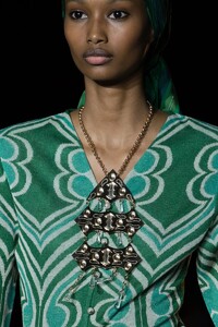 detail-defile-etro-printemps-ete-2022-milan-detail-144.thumb.jpg.536b66b26bbf53acb7b6bd46df68b233.jpg