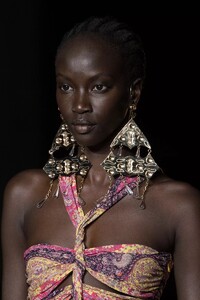 detail-defile-etro-printemps-ete-2022-milan-detail-177.thumb.jpg.753e328b54af50b175b1dc8e5127f694.jpg