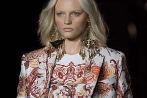 detail-defile-etro-printemps-ete-2022-milan-detail-2.thumb.jpg.446b090743cb22dd1cfdd644d12ad286.jpg