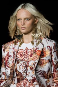 detail-defile-etro-printemps-ete-2022-milan-detail-3.thumb.jpg.1be89732910ca9e239d11a89b42143a2.jpg