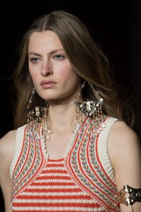 detail-defile-etro-printemps-ete-2022-milan-detail-46.thumb.jpg.81feafbe9a02d31ad92a64d6ce2f535e.jpg