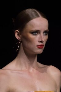detail-defile-fendi-printemps-ete-2022-milan-detail-104.thumb.jpg.7fcec8086655c472500014df108ab8c9.jpg