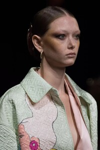 detail-defile-fendi-printemps-ete-2022-milan-detail-111.thumb.jpg.b68605cbaa6b3b3b1fa81aac84e5cfbc.jpg