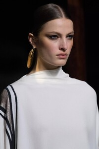detail-defile-fendi-printemps-ete-2022-milan-detail-21.thumb.jpg.5839e1fde74b9c5bd66e0eba85d42ad2.jpg