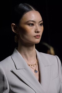 detail-defile-fendi-printemps-ete-2022-milan-detail-63.thumb.jpg.285b524661d94993ec3c3955b0986fdf.jpg