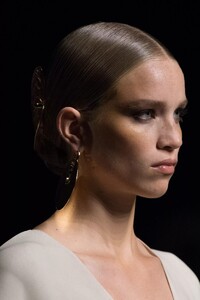 detail-defile-fendi-printemps-ete-2022-milan-detail-73.thumb.jpg.1a06636f5275823339dde5831731f825.jpg