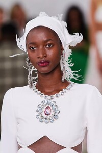 detail-defile-giambattista-valli-printemps-ete-2022-paris-detail-163.thumb.jpg.b0daaf2a9c477f1bdeb906d2bf5a1278.jpg