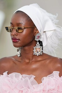 detail-defile-giambattista-valli-printemps-ete-2022-paris-detail-186.thumb.jpg.b2de74f1d8ca950b16077d88baa114d3.jpg