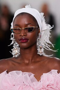 detail-defile-giambattista-valli-printemps-ete-2022-paris-detail-61.thumb.jpg.549574a0dc413628c91271d188847dde.jpg